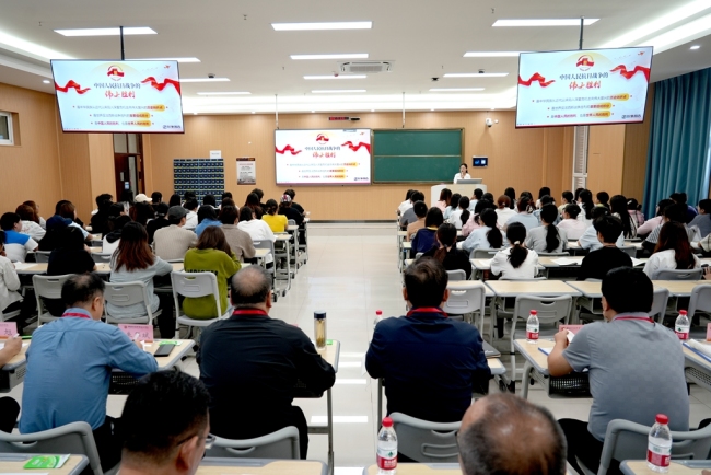 陕西财经职业技术学院校领导走进课堂听取“开学第一课”