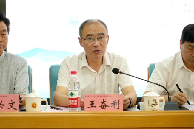 陕西经济联合会副会长王奋利宣读省级大师传承创新示范工作室名单